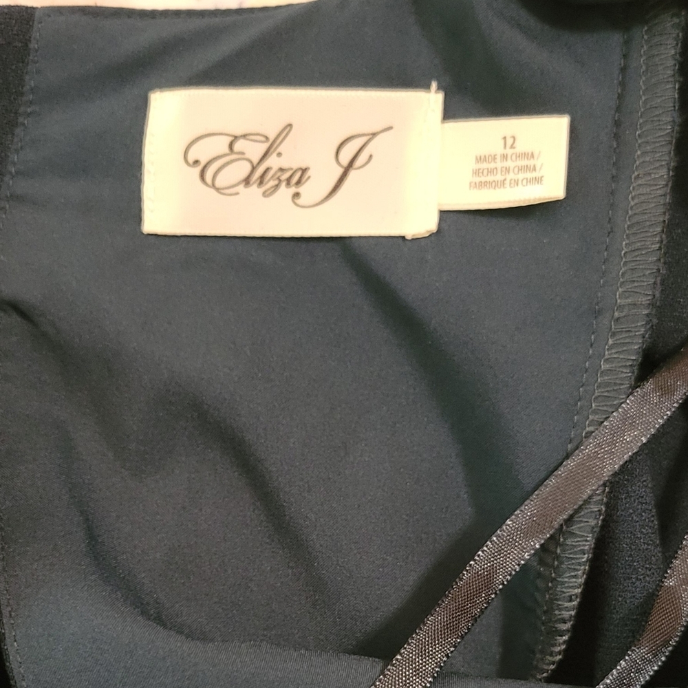 Eliza J Emerald Dress with Bow and Back Cutout NWT - Picture 13 of 13